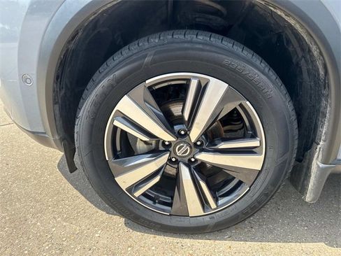 Used 2021 Nissan Rogue Platinum image 9