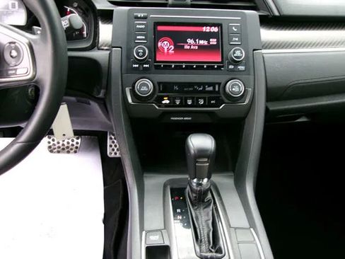 Used 2017 Honda Civic Sport image 16