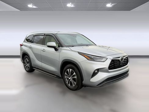 Used 2021 Toyota Highlander XLE FWD image 7