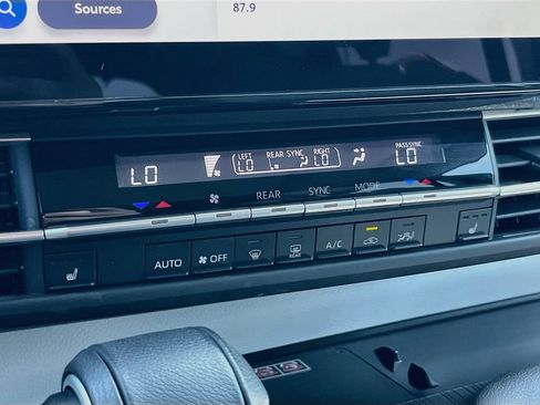 Used 2025 Toyota Sienna XLE w/ XLE Plus Package FWD image 15