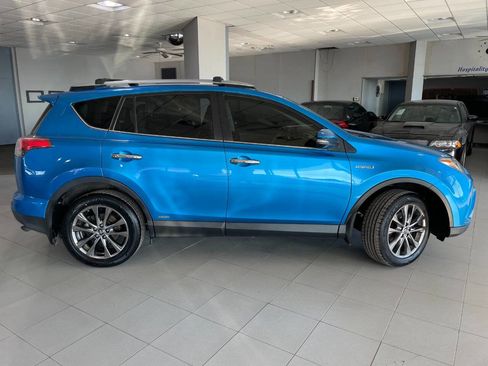 Used 2018 Toyota RAV4 Limited w/ Advanced Technology Package image 10