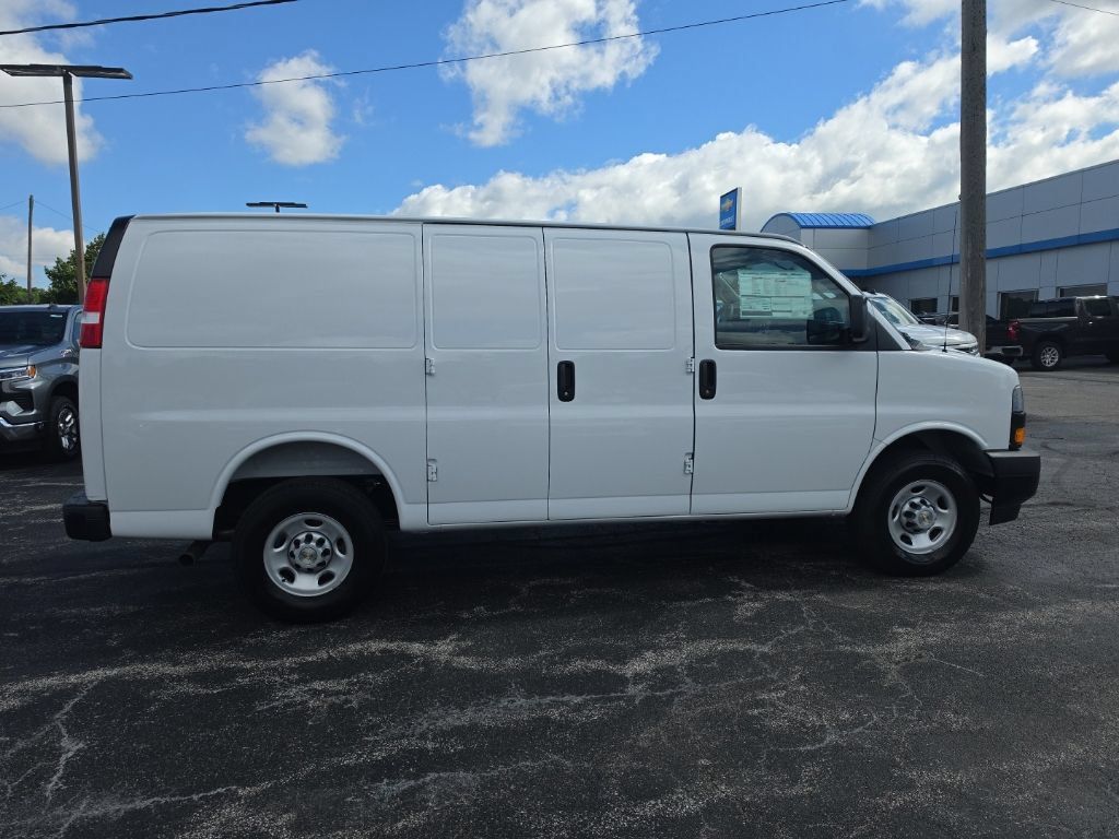 New 2026 Chevrolet Express 2500 w/ Driver Convenience Package RWD image 10