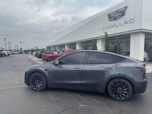 Used 2022 Tesla Model Y Performance AWD/4WD image 1