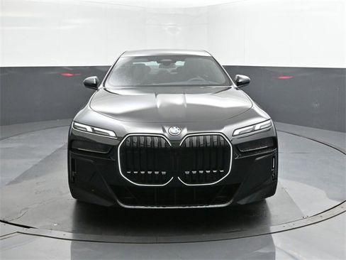 New 2025 BMW 750e xDrive w/ Premium Package image 30