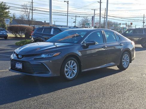 Used 2024 Toyota Camry LE image 3