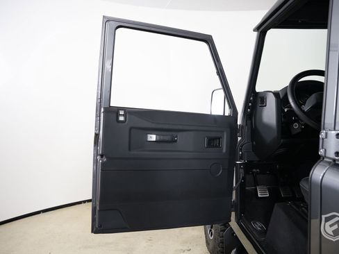 Used 1991 Land Rover Defender 110 image 13