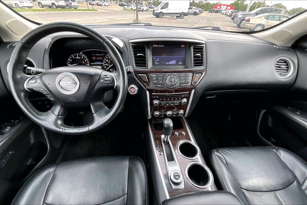 Used 2015 Nissan Pathfinder Platinum FWD image 12