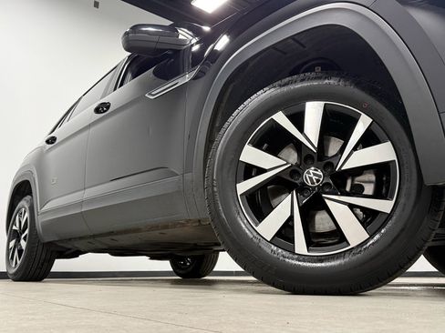 Used 2023 Volkswagen Atlas Cross Sport SE image 2