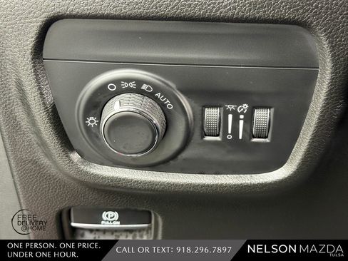 Used 2023 Jeep Grand Cherokee Altitude AWD/4WD image 29