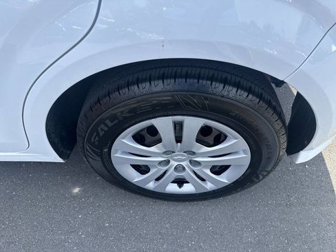 Used 2017 Chevrolet Sonic LT image 9