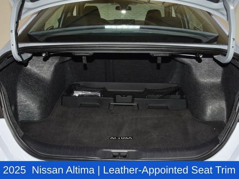 Used 2025 Nissan Altima 2.5 SR w/ SR Premium Package image 31