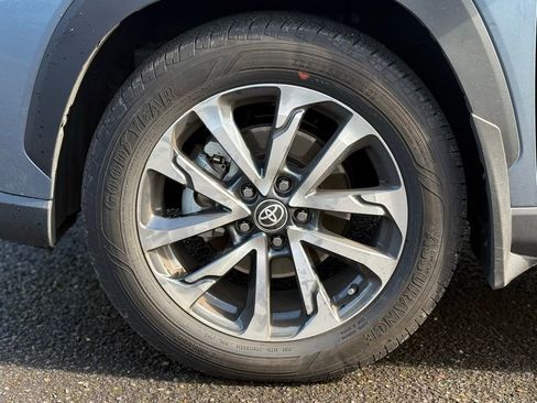 Used 2023 Toyota Corolla Cross XLE w/ Convenience Package image 9