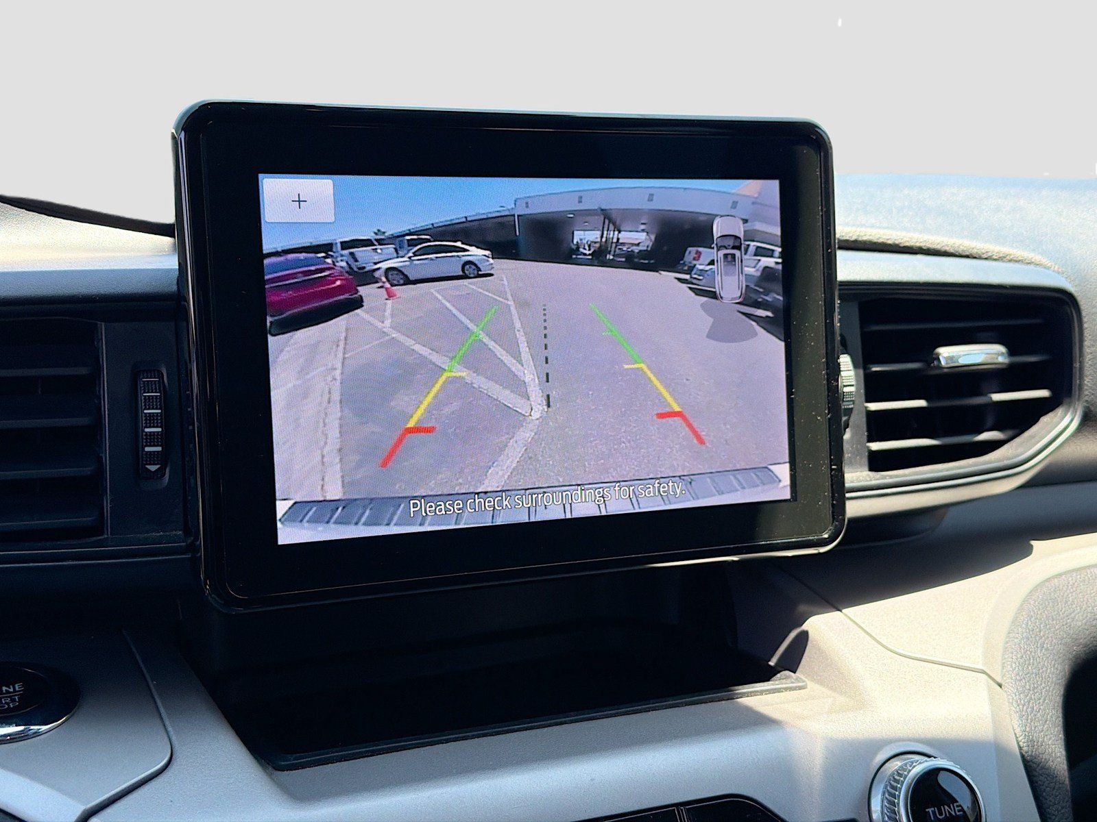 Used 2023 Ford Explorer XLT RWD image 9