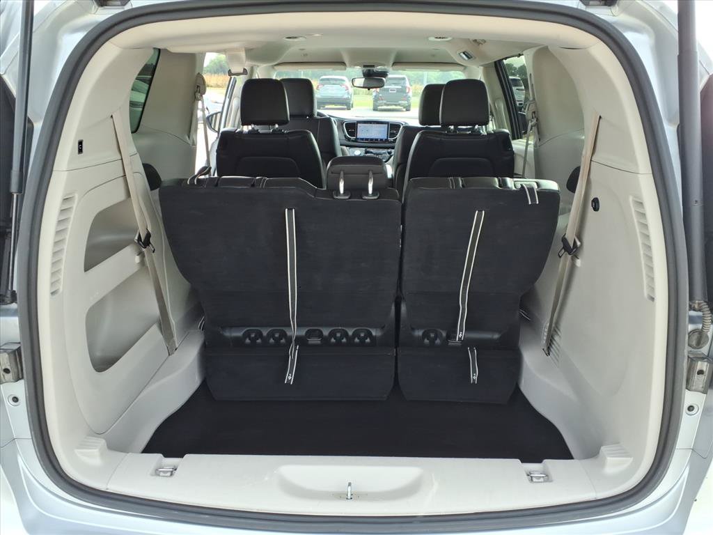 Used 2023 Chrysler Pacifica Touring-L FWD image 26