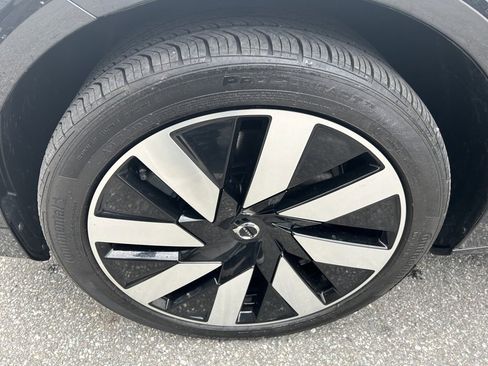 Certified 2025 Volvo S90 T8 Plus image 8