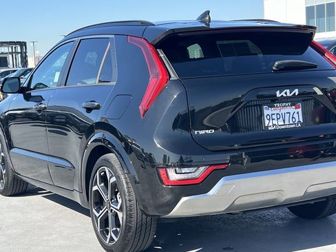 Certified 2023 Kia Niro SX Touring image 5