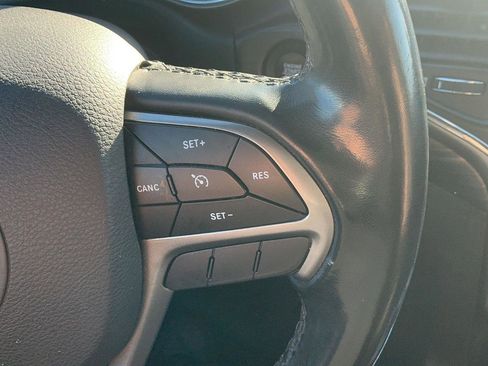Used 2020 Jeep Grand Cherokee Laredo AWD/4WD image 19