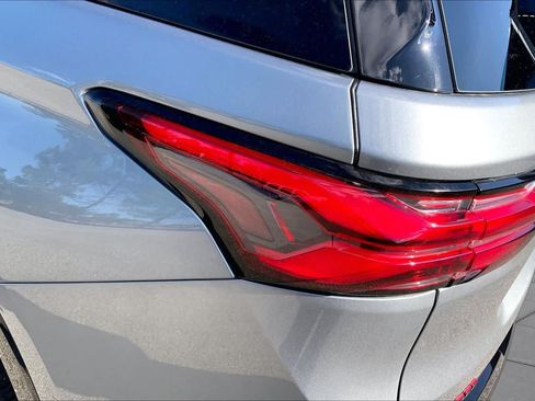 Used 2023 Chevrolet Traverse Premier w/ Redline Edition FWD image 29