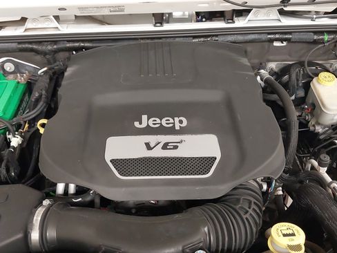 Used 2014 Jeep Wrangler Unlimited Sport w/ Quick Order Package 24S AWD/4WD image 30