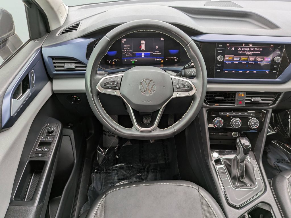 Certified 2023 Volkswagen Taos SE FWD image 13