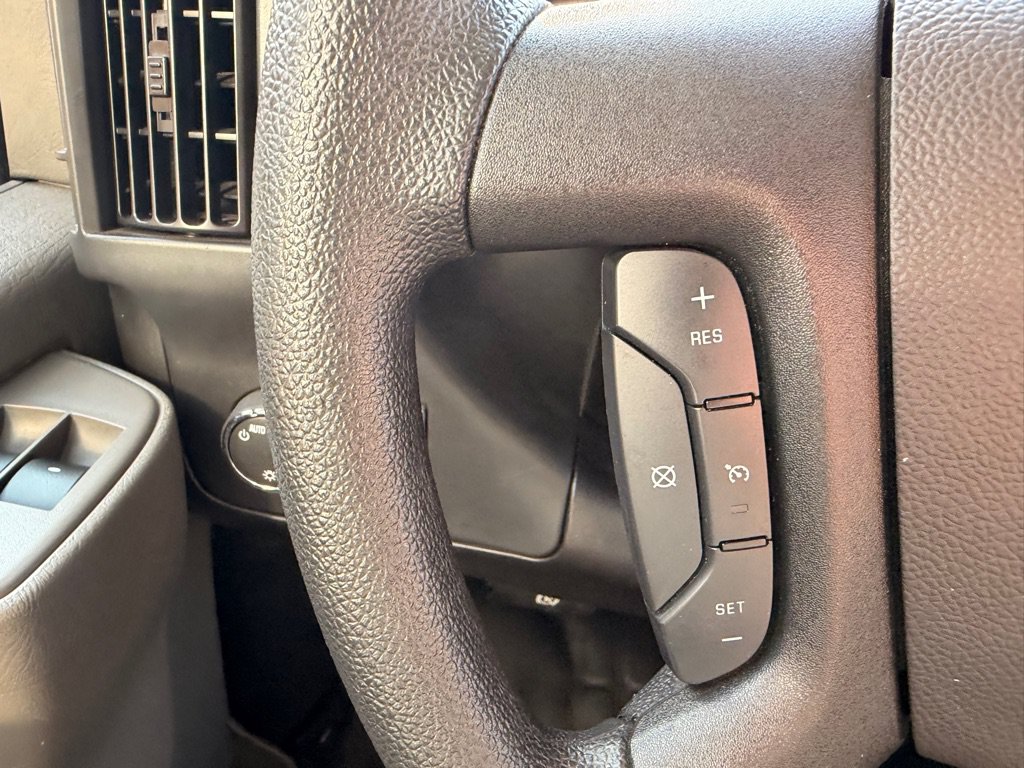 Used 2025 Chevrolet Express 4500 Extended w/ Power Convenience Package RWD image 16