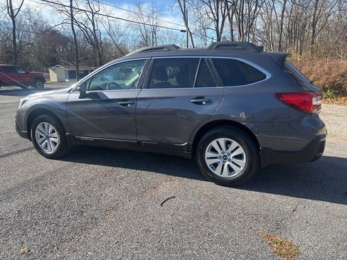 Used 2018 Subaru Outback 2.5i Premium image 16