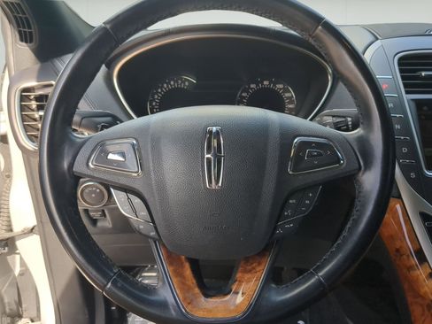 Used 2018 Lincoln MKX Reserve w/ Cargo Accessories Package FWD image 13