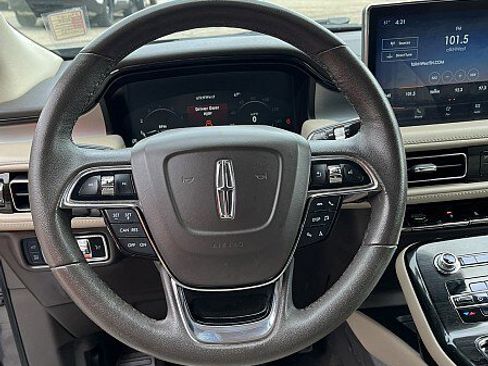 Used 2022 Lincoln Nautilus FWD image 9
