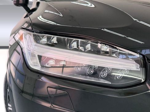 Used 2025 Volvo XC90 B6 Plus image 10