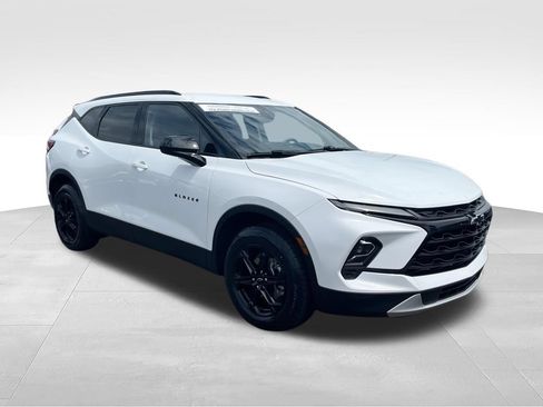 Used 2023 Chevrolet Blazer LT w/ Convenience Package AWD/4WD image 2