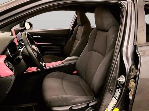 Used 2019 Toyota C-HR XLE FWD image 24