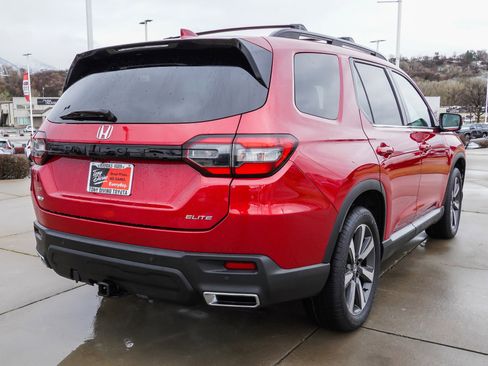 Used 2023 Honda Pilot Elite image 8