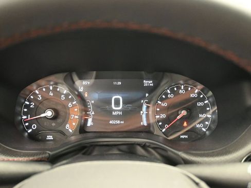 Used 2025 Jeep Compass Trailhawk AWD/4WD image 9