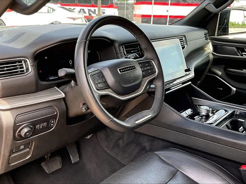 Used 2023 Jeep Wagoneer Series II AWD/4WD image 18