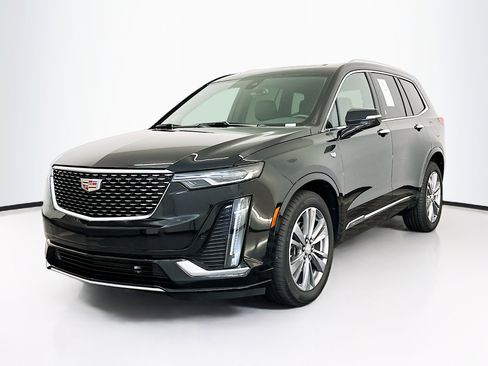 Used 2025 Cadillac XT6 Premium Luxury image 3