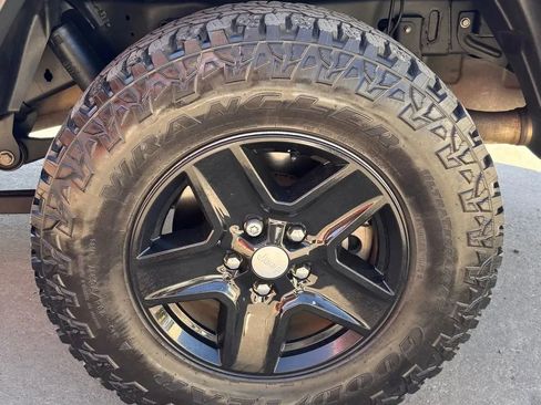 Used 2020 Jeep Gladiator Sport w/ Quick Order Package 24S image 7