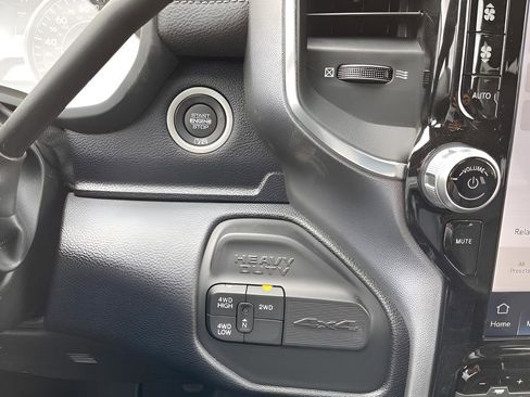 Used 2024 RAM 2500 Laramie w/ Night Edition image 28