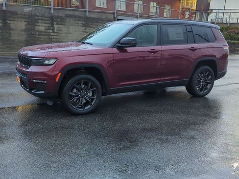 New 2025 Jeep Grand Cherokee L Limited w/ Trailer Tow Package image 3
