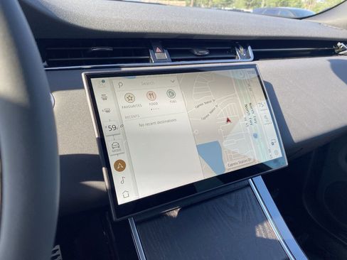 Used 2024 Land Rover Range Rover Evoque Dynamic SE image 24