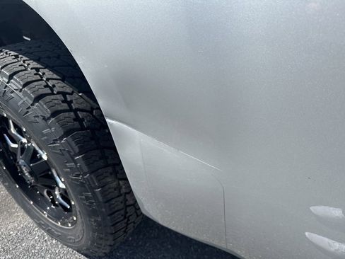 Used 2011 GMC Sierra 1500 SLT w/ Suspension Package, Off-Road image 13