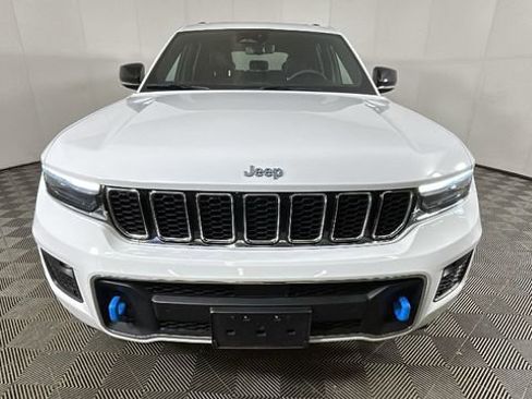 Used 2023 Jeep Grand Cherokee Overland w/ Luxury Tech Group IV AWD/4WD image 7