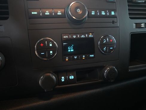 Used 2013 Chevrolet Silverado 2500 LT w/ Interior Plus Package AWD/4WD image 26