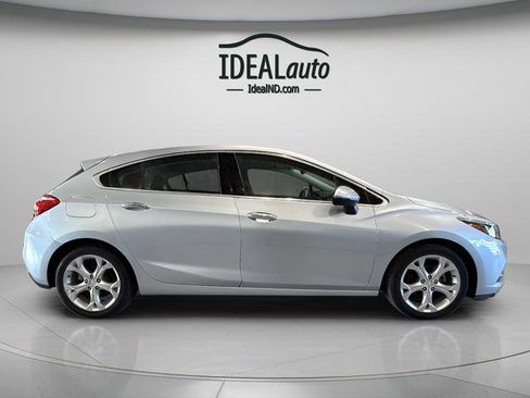 Used 2017 Chevrolet Cruze Premier w/ Enhanced Convenience Package FWD image 18