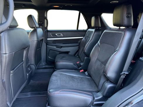 Used 2018 Ford Explorer XLT w/ Equipment Group 202A AWD/4WD image 19