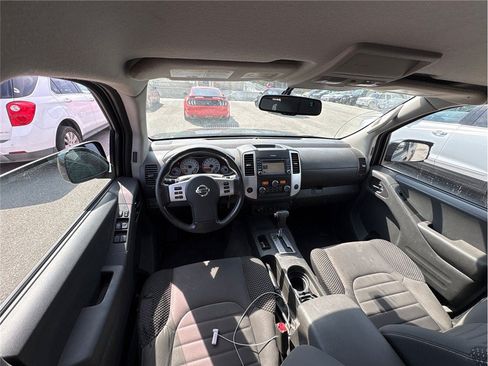 Used 2018 Nissan Frontier PRO-4X AWD/4WD image 4