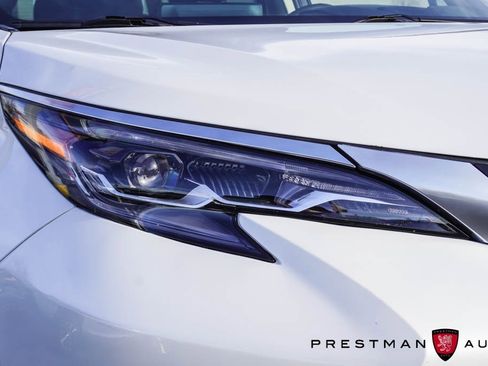 Used 2024 Toyota Sienna Platinum image 15