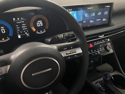 Used 2025 Hyundai Sonata SE image 13