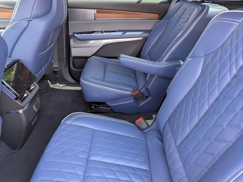 New 2026 Cadillac Vistiq Premium Luxury AWD/4WD image 15
