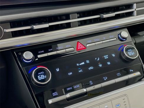 Used 2025 Hyundai Santa Fe SEL FWD image 19