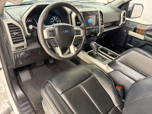 Used 2019 Ford F150 Lariat RWD image 4